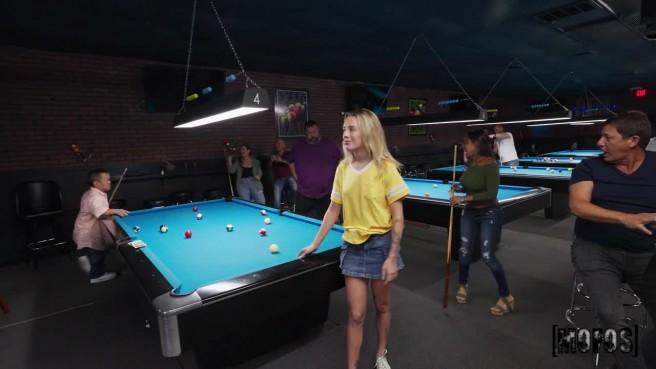 Публичная похоть в бильярдном зале