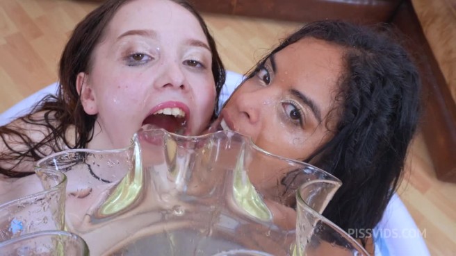 Любительницы мужской мочи и жёстких тройных проникновений