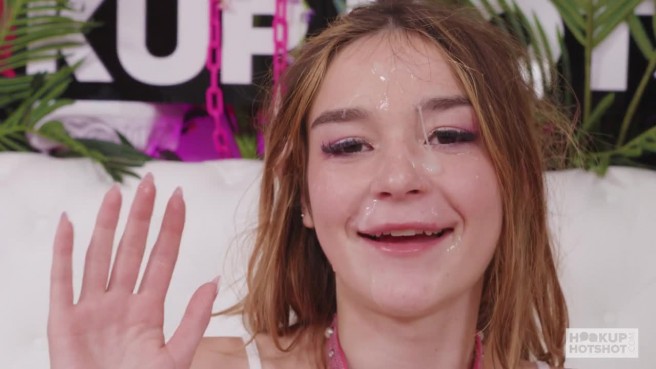 Шлюховатость красит юных девушек